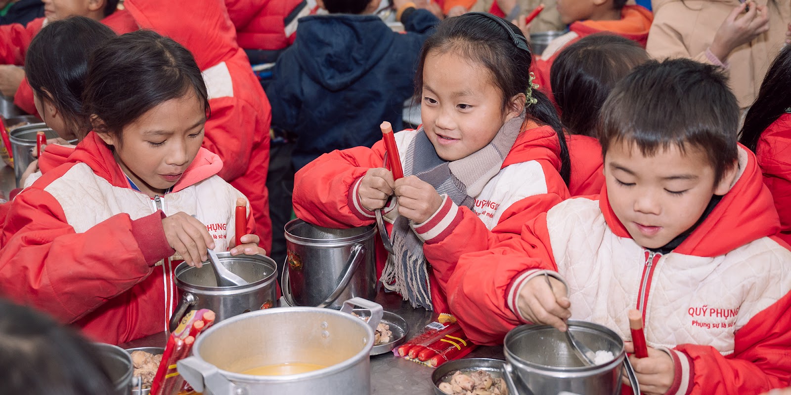 Bữa Ăn Trọn Vẹn: Hành trình của chiếc xe Xanh trên con đường trao gửi 100 triệu bữa ăn cho trẻ em Việt - Ảnh 3.