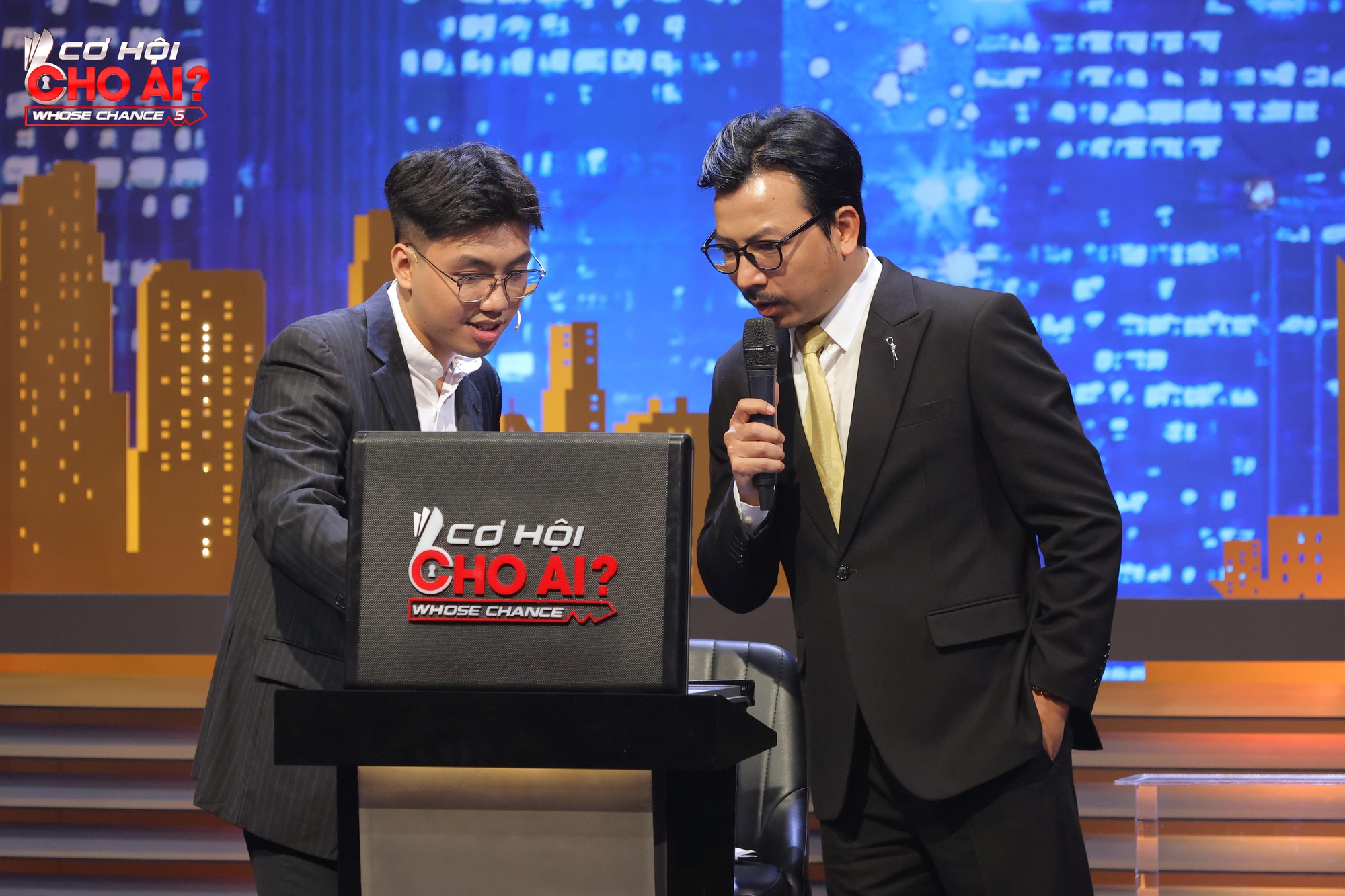 Ứng viên mới năm 3 đại học nhưng được sếp Hoàng Nam Tiến “khen” như kỹ sư 10 năm kinh nghiệm, từ chối 4 “big deal” để đầu quân cho ông lớn này - Ảnh 2.