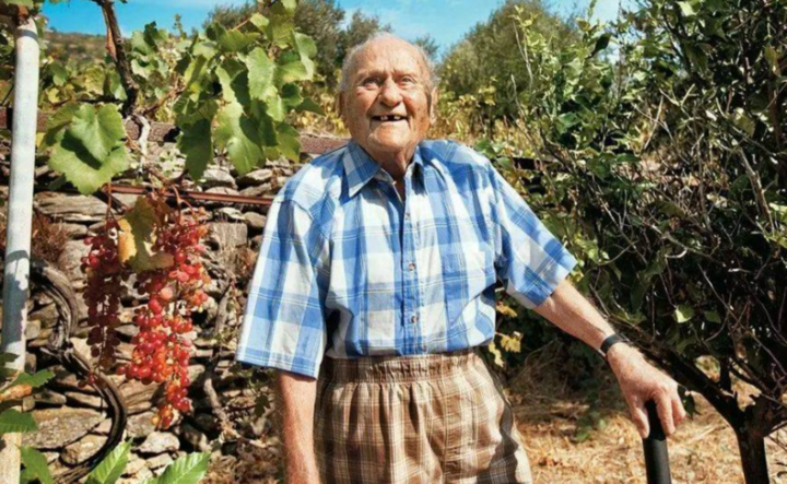 Cụ ông mắc ung thư giai đoạn cuối, vẫn sống tới 102 tuổi nhờ bí quyết đơn giản - Ảnh 1.