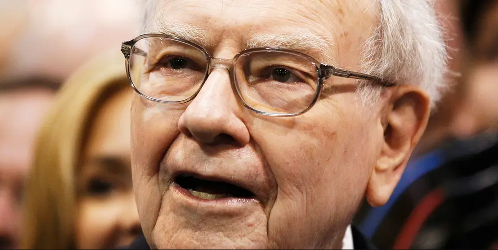 Warren Buffett tích trữ kỷ lục 157 tỷ USD tiền mặt, bán hàng loạt cổ phiếu từng nắm giữ dài hạn: Chuyện gì đang xảy ra? - Ảnh 1.