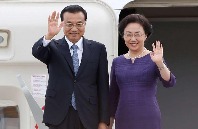Chủ tịch Trung Quốc Tập Cận Bình tiễn đưa cố Thủ tướng Lý Khắc Cường - Ảnh 2.