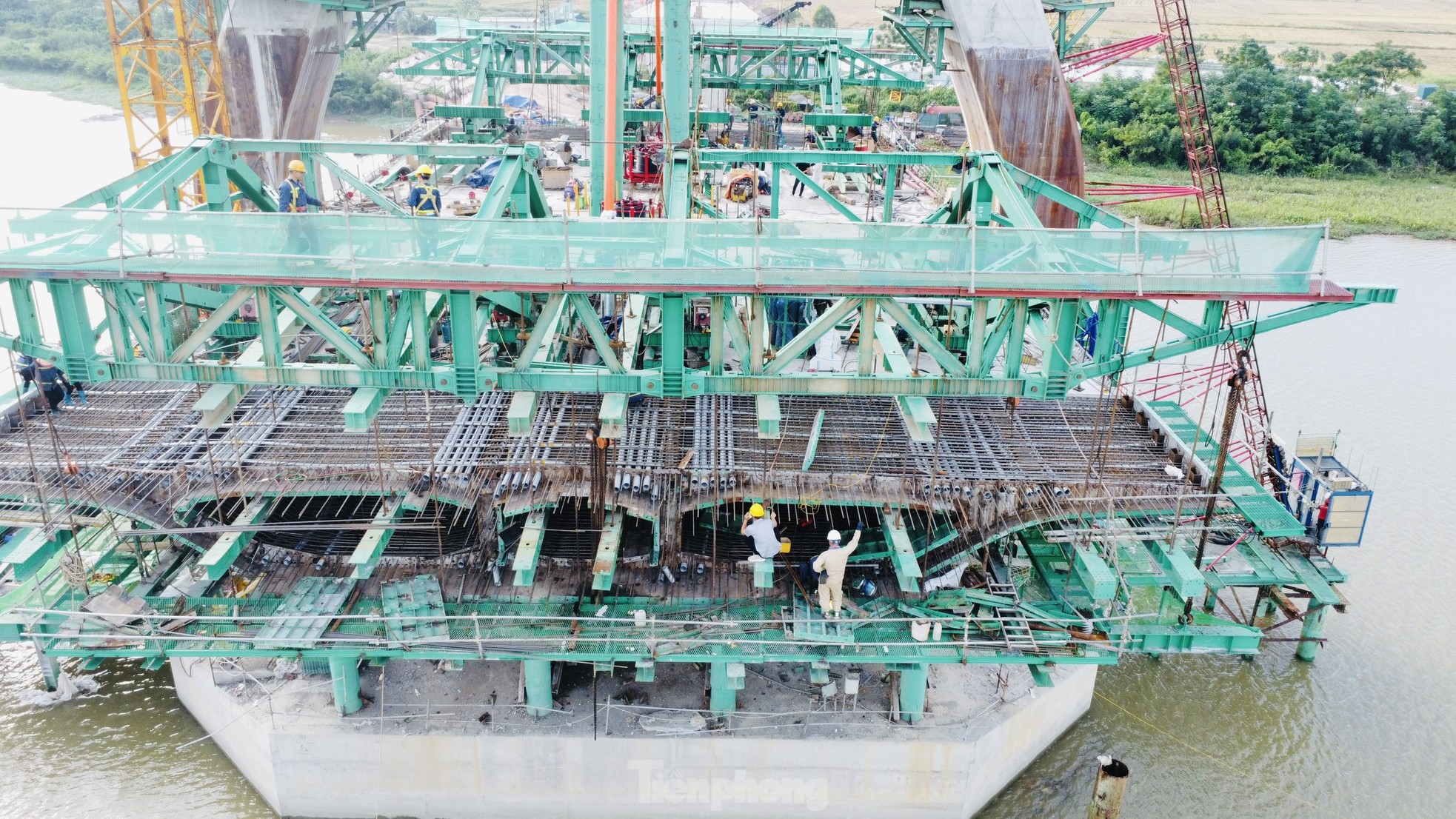 Cầu dây văng trị giá gần 1.500 tỷ đồng nối Bắc Giang - Hải Dương sắp thành hình - Ảnh 6.