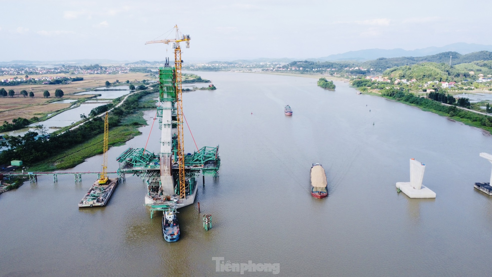 Cầu dây văng trị giá gần 1.500 tỷ đồng nối Bắc Giang - Hải Dương sắp thành hình - Ảnh 3.