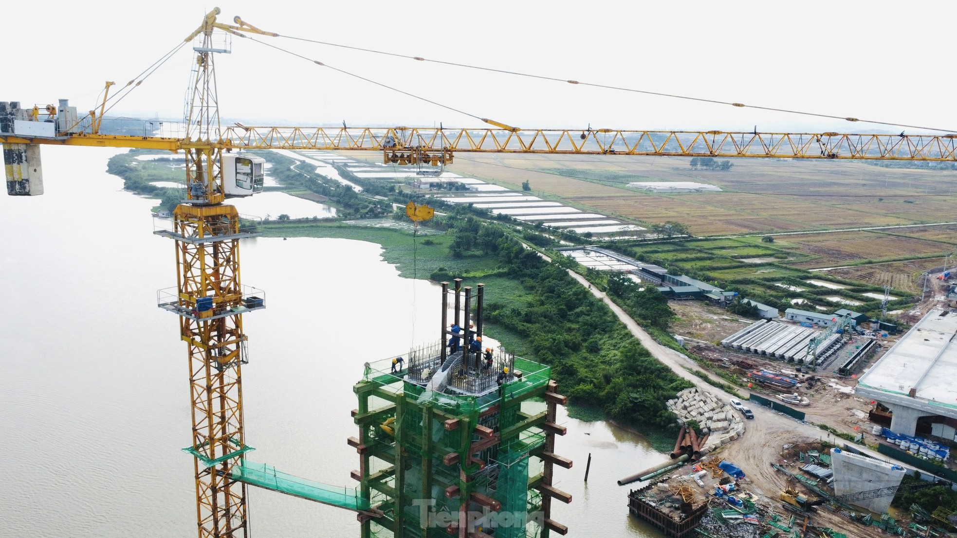 Cầu dây văng trị giá gần 1.500 tỷ đồng nối Bắc Giang - Hải Dương sắp thành hình - Ảnh 8.