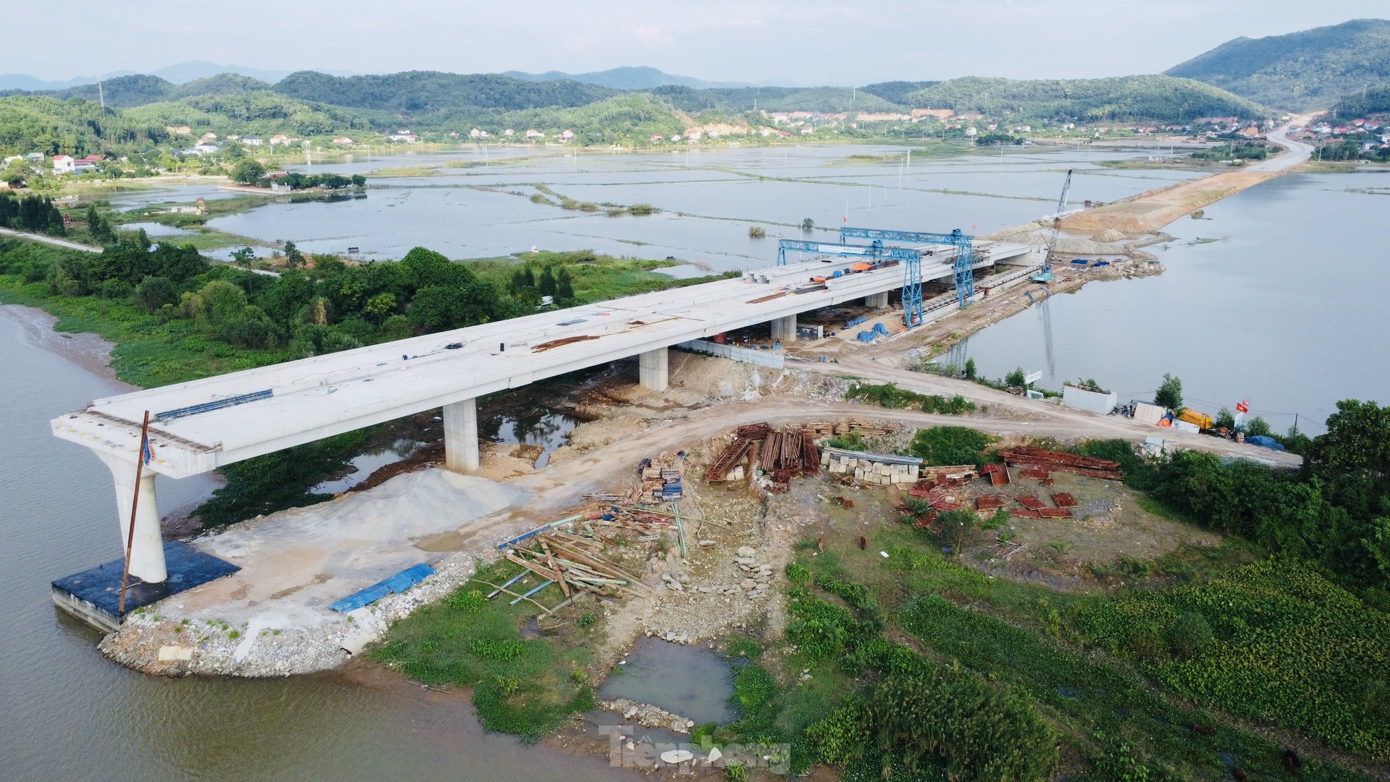 Cầu dây văng trị giá gần 1.500 tỷ đồng nối Bắc Giang - Hải Dương sắp thành hình - Ảnh 9.