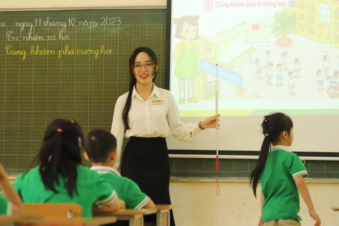 Dàn WAGs Việt làm giáo viên đọ sắc dịp 20/11: Vợ Phan Văn Đức nức tiếng một thời - Ảnh 6.