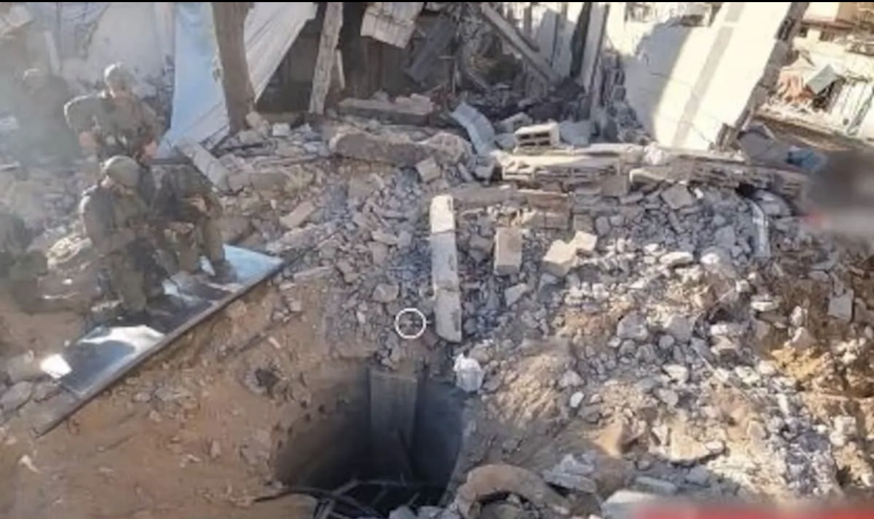 Israel công bố video đường hầm dưới bệnh viện lớn nhất Gaza - Ảnh 1.