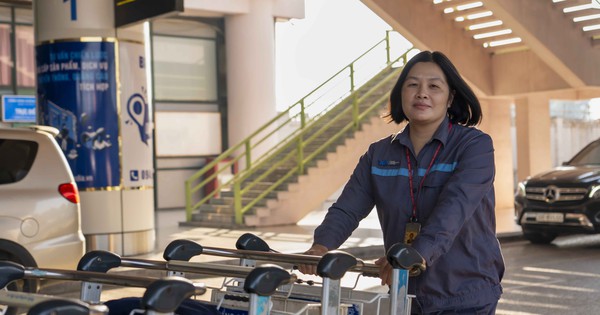 Lý do người đàn ông quên chiếc ví chứa 104 triệu đồng tại xe đẩy sân bay