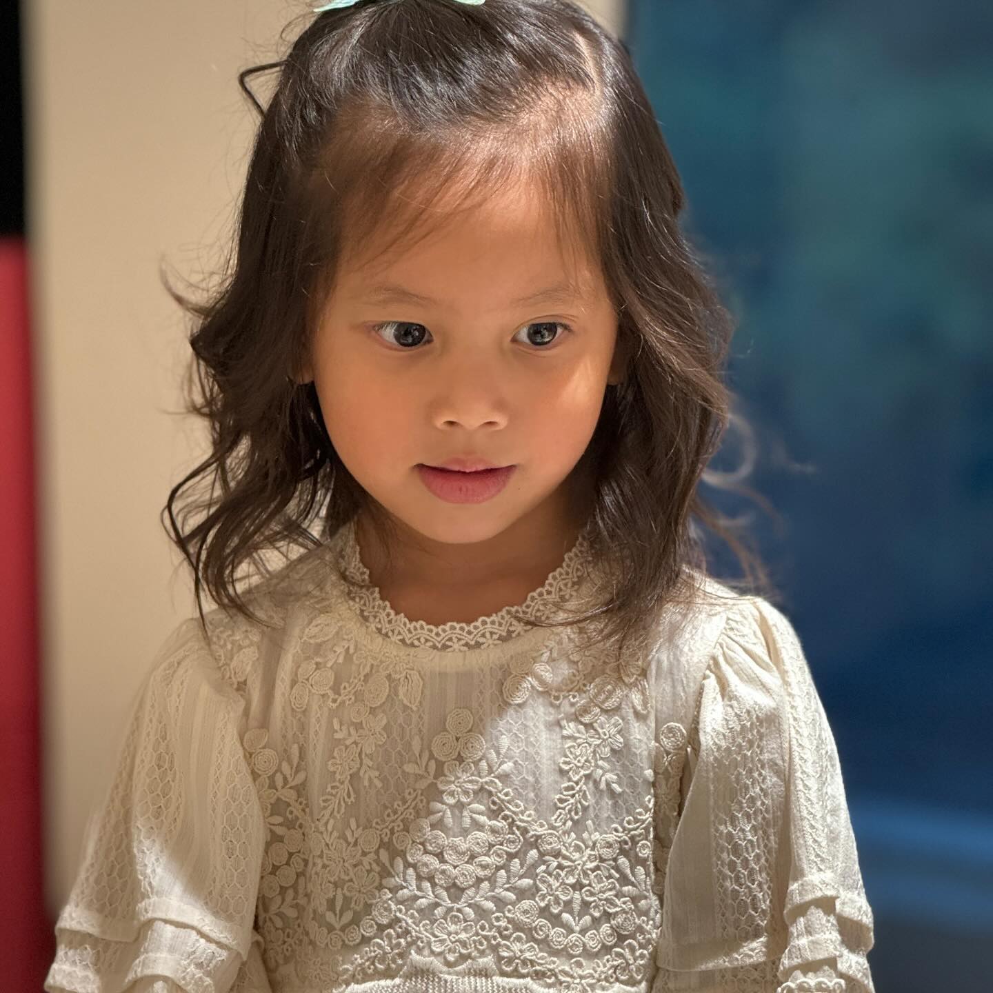 Clip con gái 3 tuổi của Hồ Ngọc Hà nói tiếng Anh cực &quot;mượt&quot;, một chi tiết khiến dân mạng phải khen - Ảnh 1.