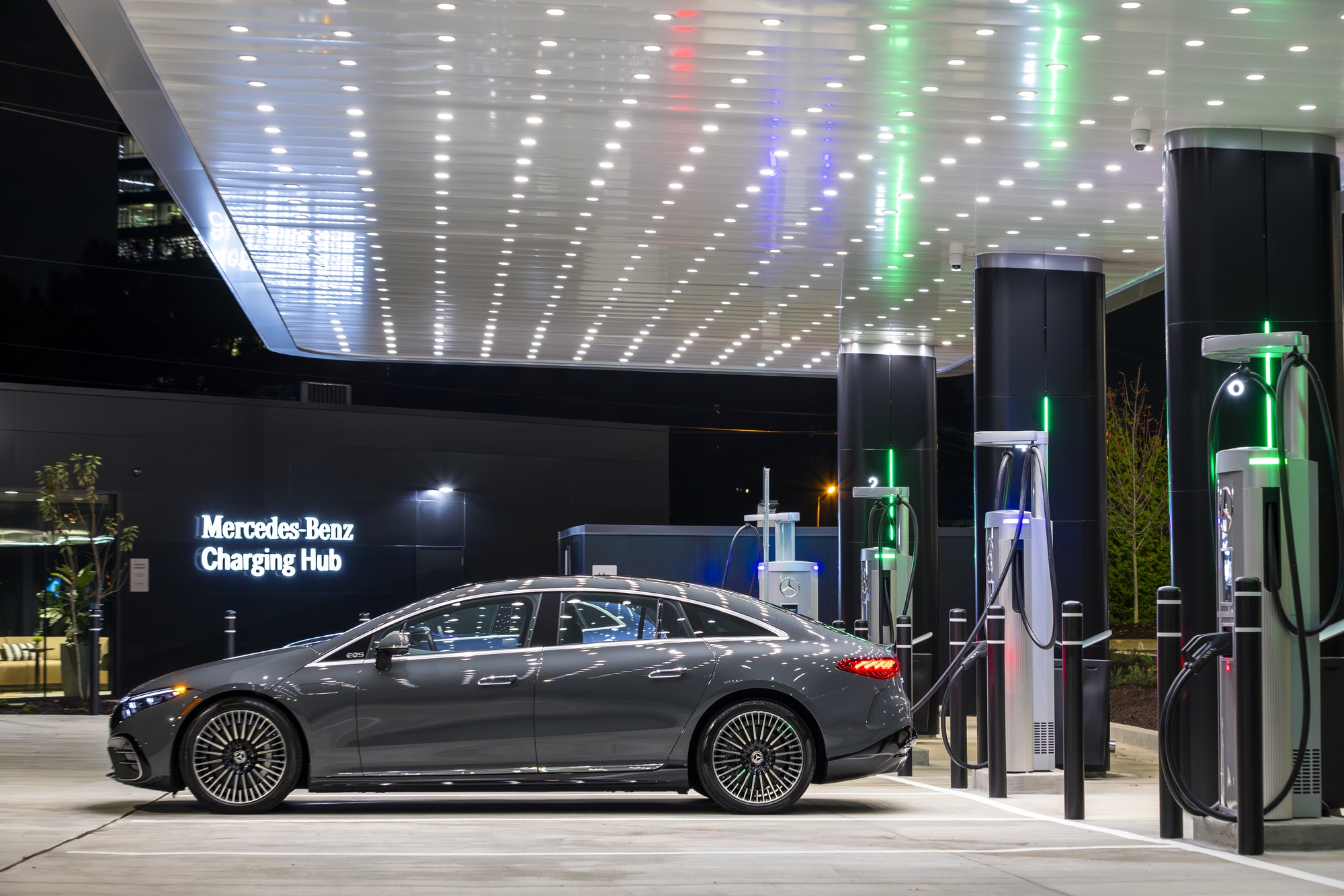 Mercedes-Benz mở trạm sạc siêu sang cho người dùng - Ảnh 1.