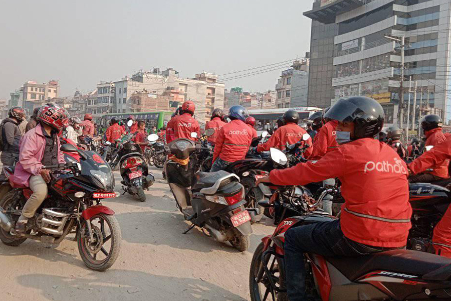 Hãng xe công nghệ đau đầu khi tài xế ‘lách luật’: Bắt khách dọc đường, gạ khách hủy chuyến để khỏi phải trả phí hoa hồng cho ứng dụng - Ảnh 1.