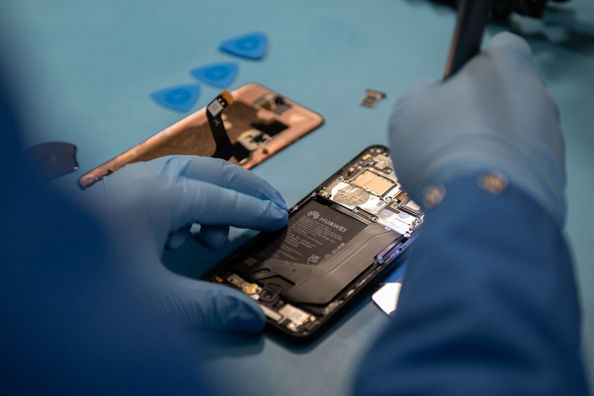 Bí ẩn công ty làm ra con chip cho chiếc điện thoại thông minh của Huawei - Ảnh 1.