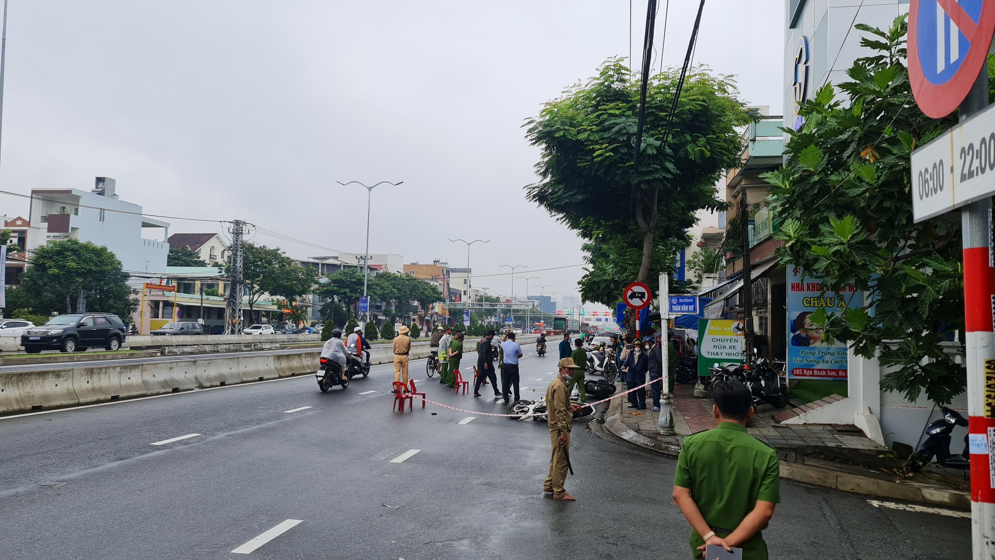 NÓNG: Cướp ngân hàng tại Đà Nẵng, 1 bảo vệ bị thương rất nặng - Ảnh 4.