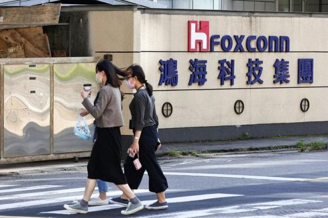 Trung Quốc đưa ra án phạt với Foxconn, điều bất ngờ nằm ở số tiền - Ảnh 1.