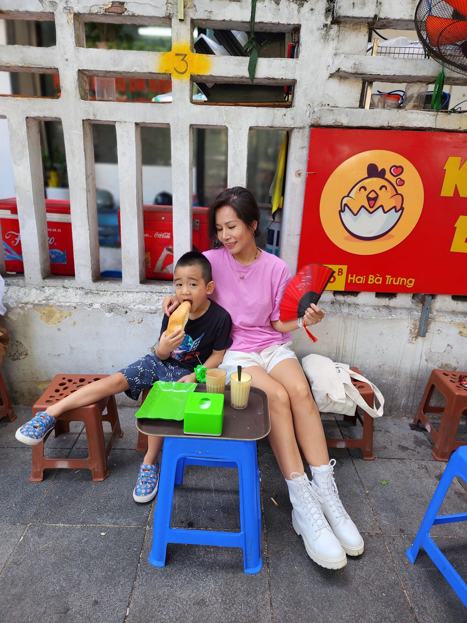 Bà mẹ 8X gợi ý lịch trình một ngày “food tour Hà Nội” cùng 2 con - Ảnh 3.