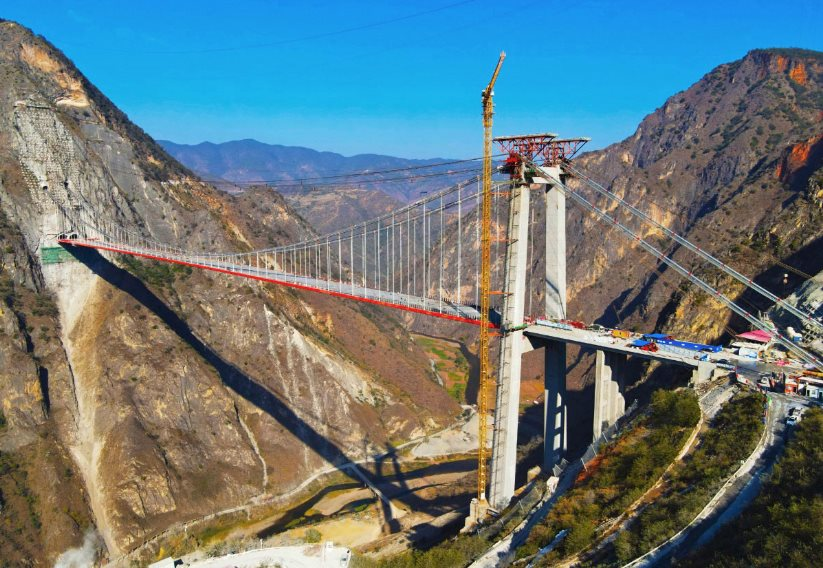 Trung Quốc dùng công nghệ tối tân xây cầu dây văng 1 trụ dài nhất thế giới, như ‘cần câu giữa trời’ khiến thế giới ngã mũ thán phục - Ảnh 2.