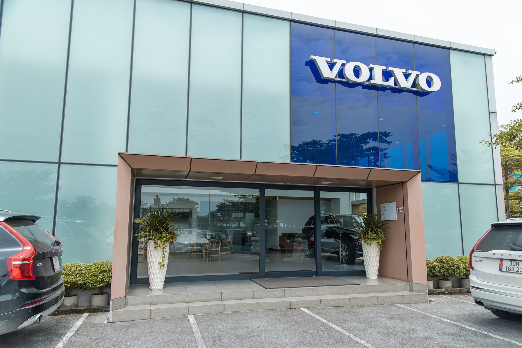 Showroom Volvo Hà Nội - nét trang nhã Bắc Âu giữa lòng thủ đô - Ảnh 2.