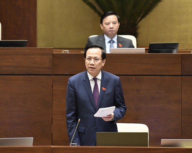 Bộ trưởng Đào Ngọc Dung: Sẽ giảm tuổi trợ cấp hưu trí tiệm cận tuổi nghỉ hưu - Ảnh 1.