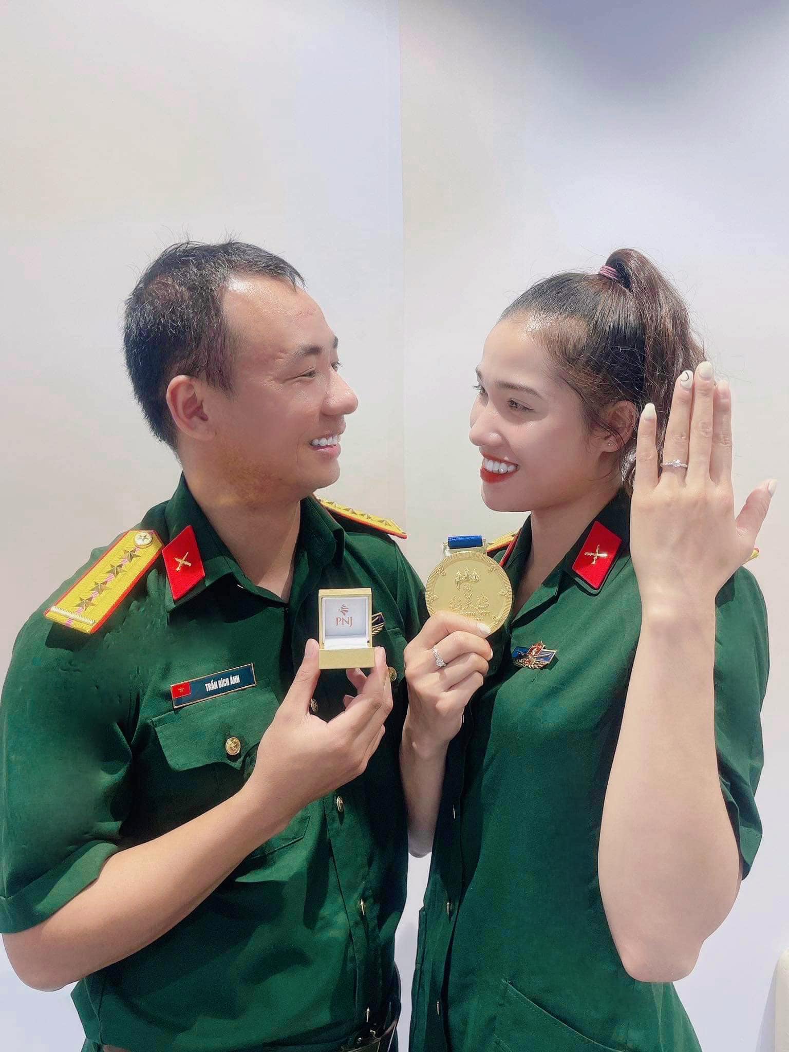 Nữ trung uý xinh đẹp từng hoãn cưới để giành HCV SEA Games tung bộ ảnh cưới ngọt ngào bên chồng quân nhân- Ảnh 7.