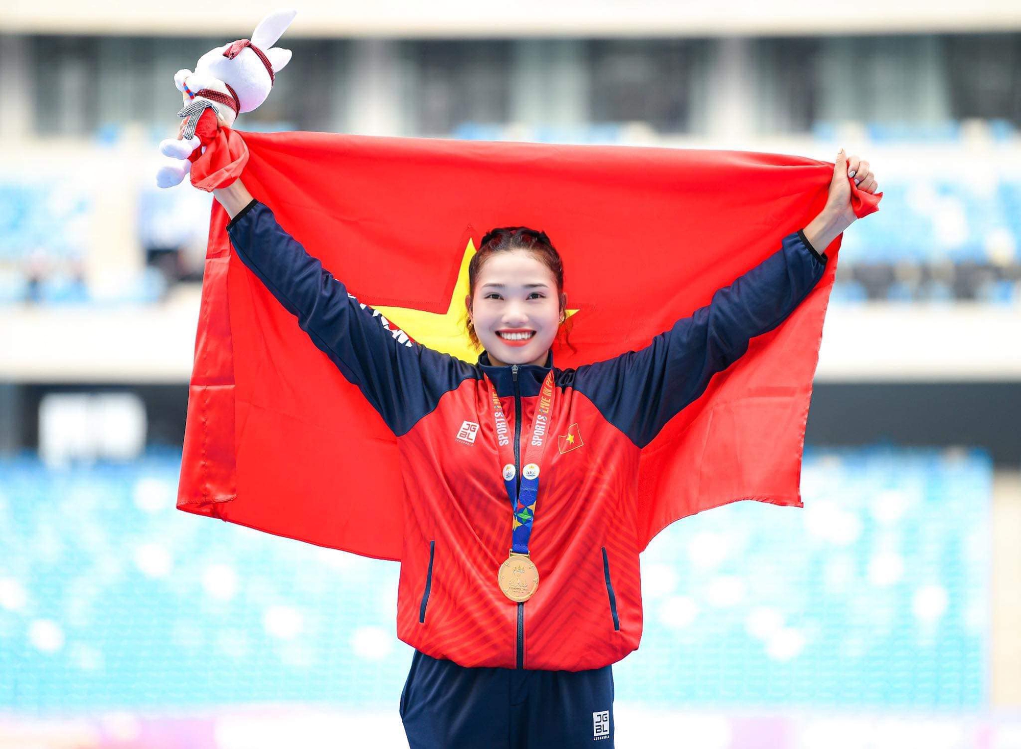 Nữ trung uý xinh đẹp từng hoãn cưới để giành HCV SEA Games tung bộ ảnh cưới ngọt ngào bên chồng quân nhân- Ảnh 5.