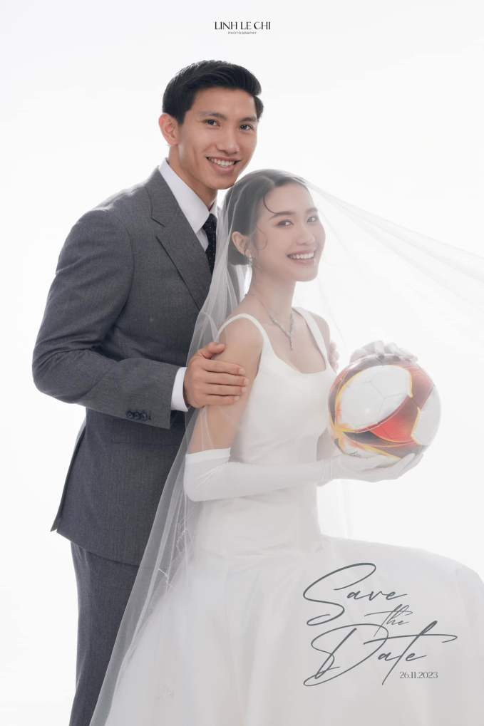 Văn Hậu - Hải My tung ảnh cưới dành riêng cho tiệc ở Hà Nội: Không thể thiếu trái bóng tròn - Ảnh 1.