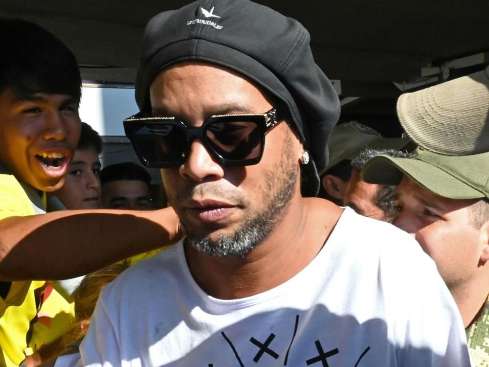 Tài khoản ngân hàng &quot;trắng xoá&quot;, Ronaldinho bị doạ tịch thu nhà vì nợ nần chồng chất - Ảnh 1.