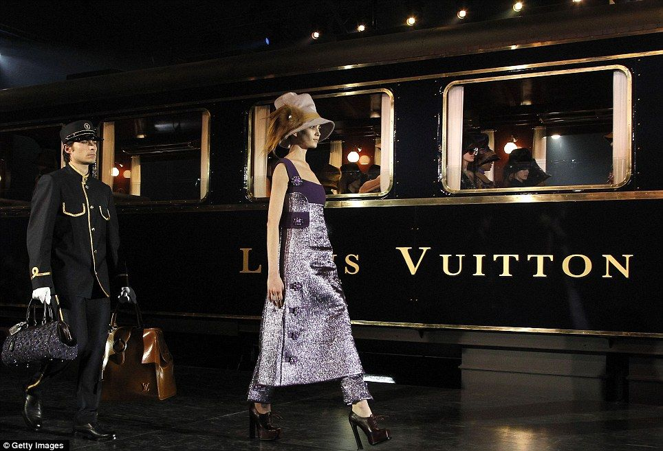 Louis Vuitton muốn tổ chức đoàn tàu cổ hạng sang giữa Hà Nội - TPHCM - Ảnh 1. Louis Vuitton muốn tổ chức đoàn tàu cổ hạng sang giữa Hà Nội - TPHCM - Ảnh 1.
