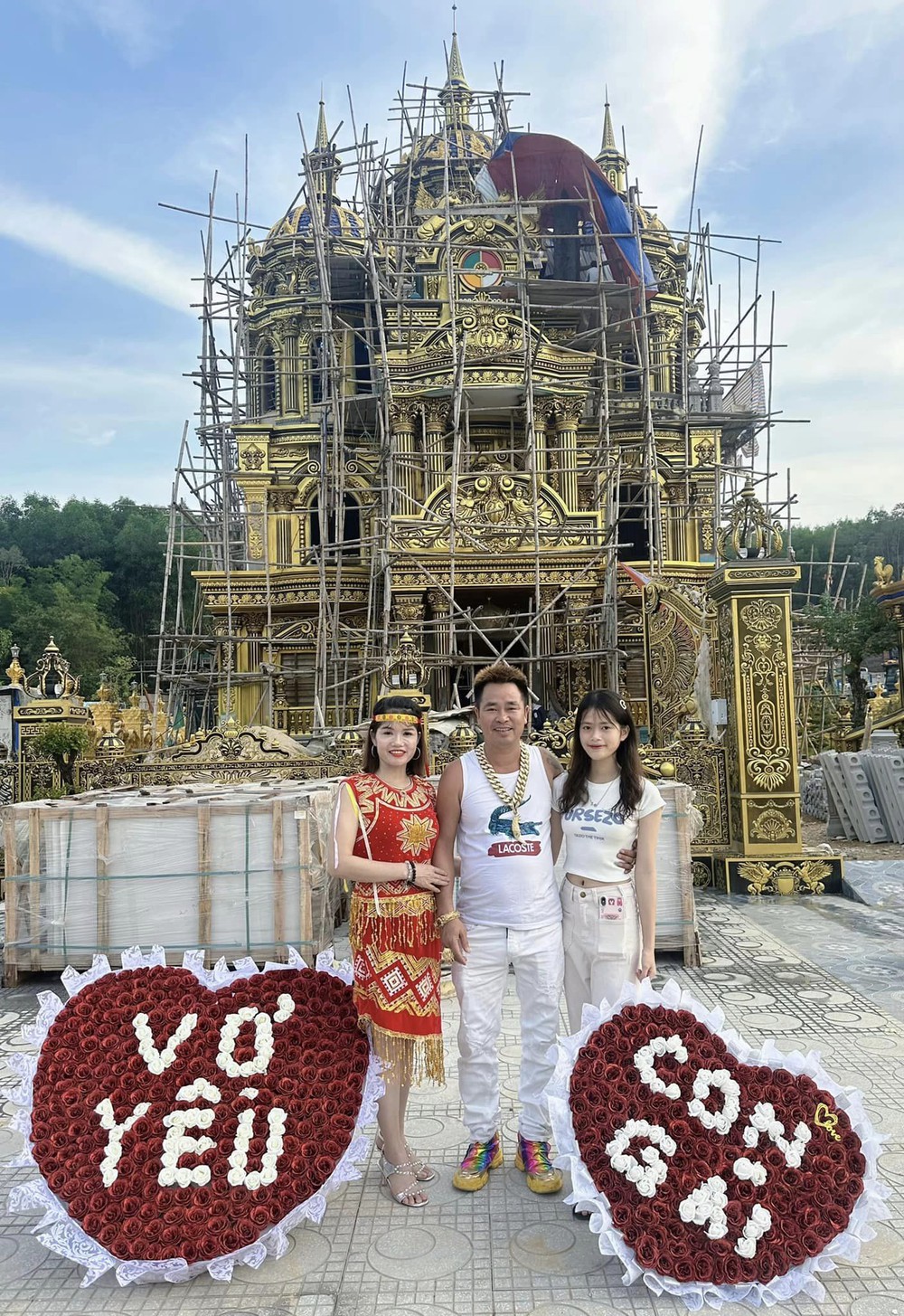 Ông chủ lâu đài 70 tỷ ở Nghệ An: Thoải mái trong việc cho con tiêu tiền, tiết lộ tiêu chuẩn chọn dâu rể - Ảnh 2.