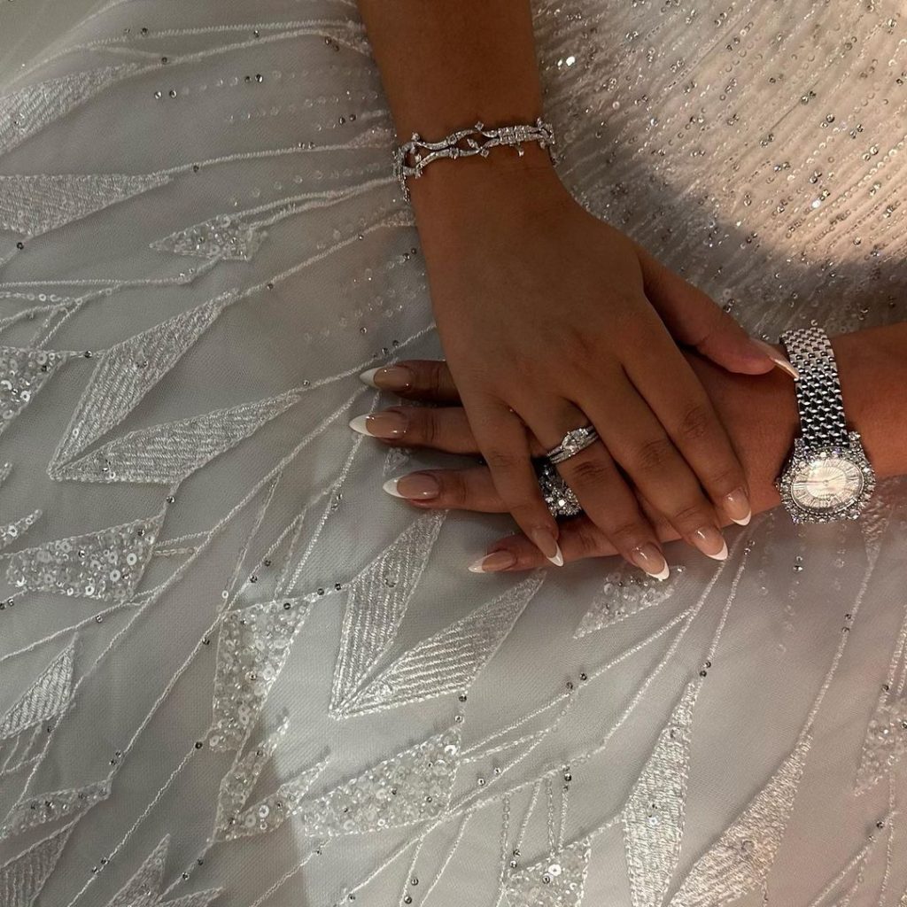 Đám cưới xa hoa của tỷ phú công nghệ và Công chúa Dubai: Váy đính kim cương, bánh cưới 7 tầng!- Ảnh 8.