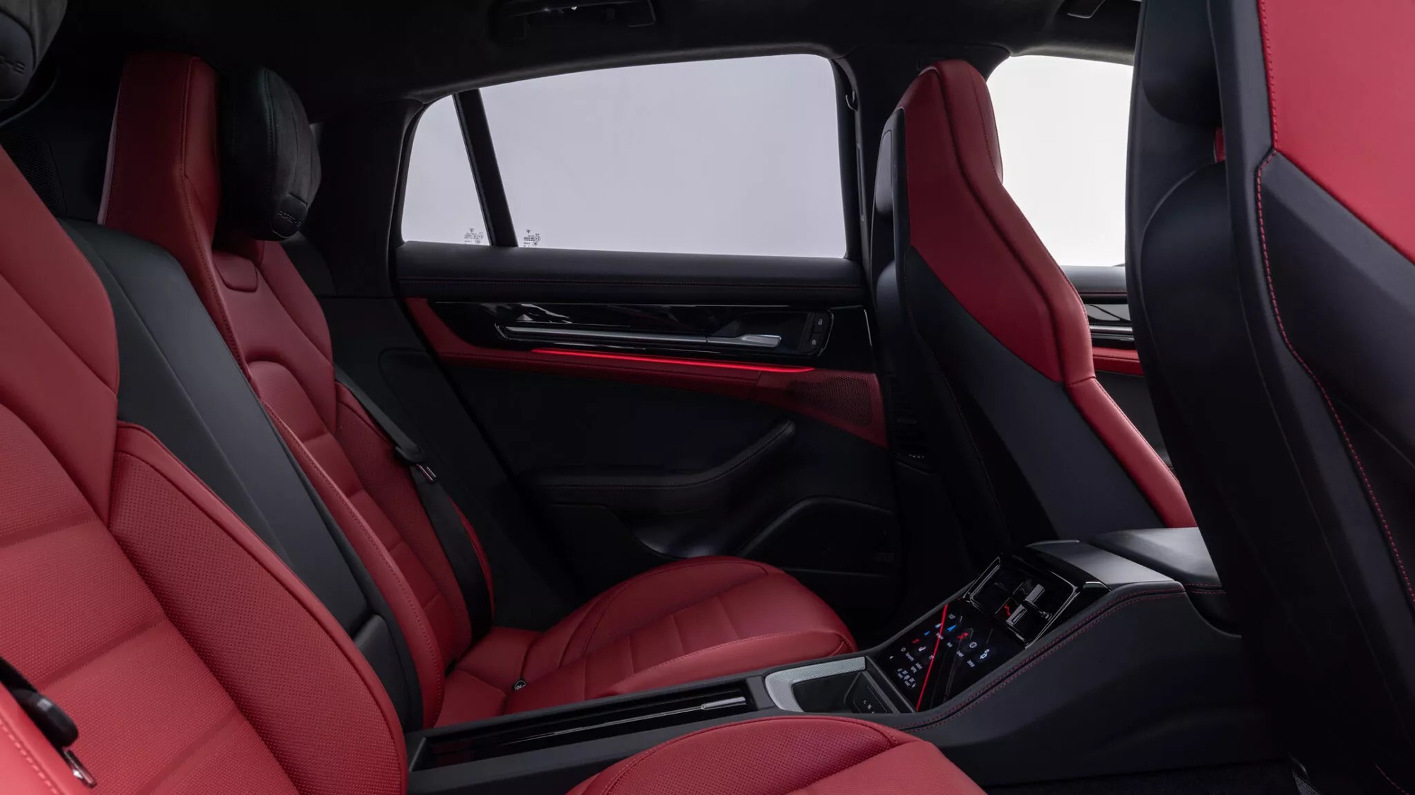 Porsche Panamera 2025 ra mắt: Giá quy đổi từ 2,47 tỷ đồng, nội thất 3 màn hình lớn, treo khí nén là tiêu chuẩn - Ảnh 10.