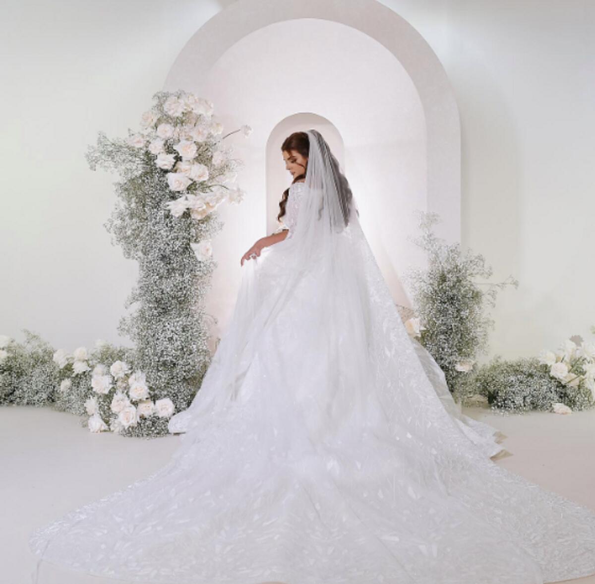 Đám cưới xa hoa của tỷ phú công nghệ và Công chúa Dubai: Váy đính kim cương, bánh cưới 7 tầng!- Ảnh 2.