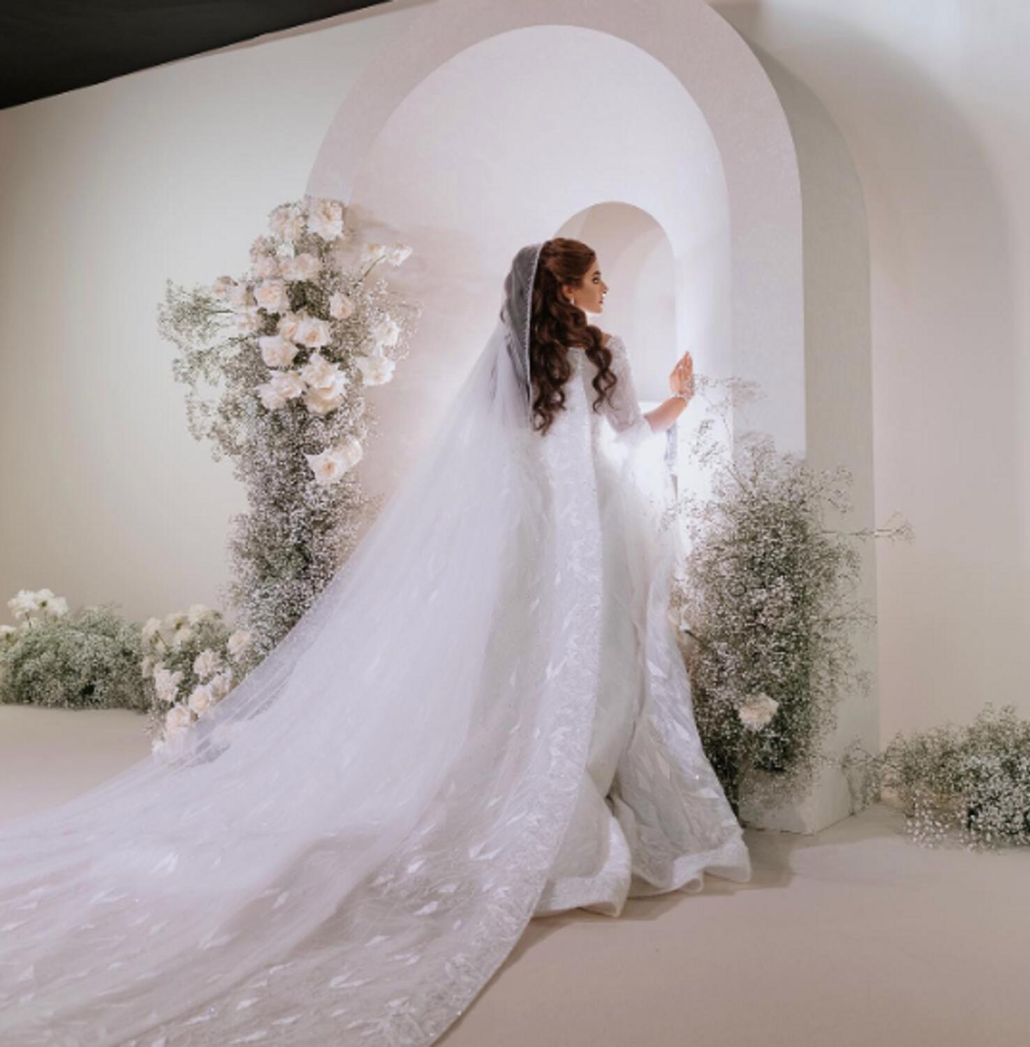 Đám cưới xa hoa của tỷ phú công nghệ và Công chúa Dubai: Váy đính kim cương, bánh cưới 7 tầng!- Ảnh 11.