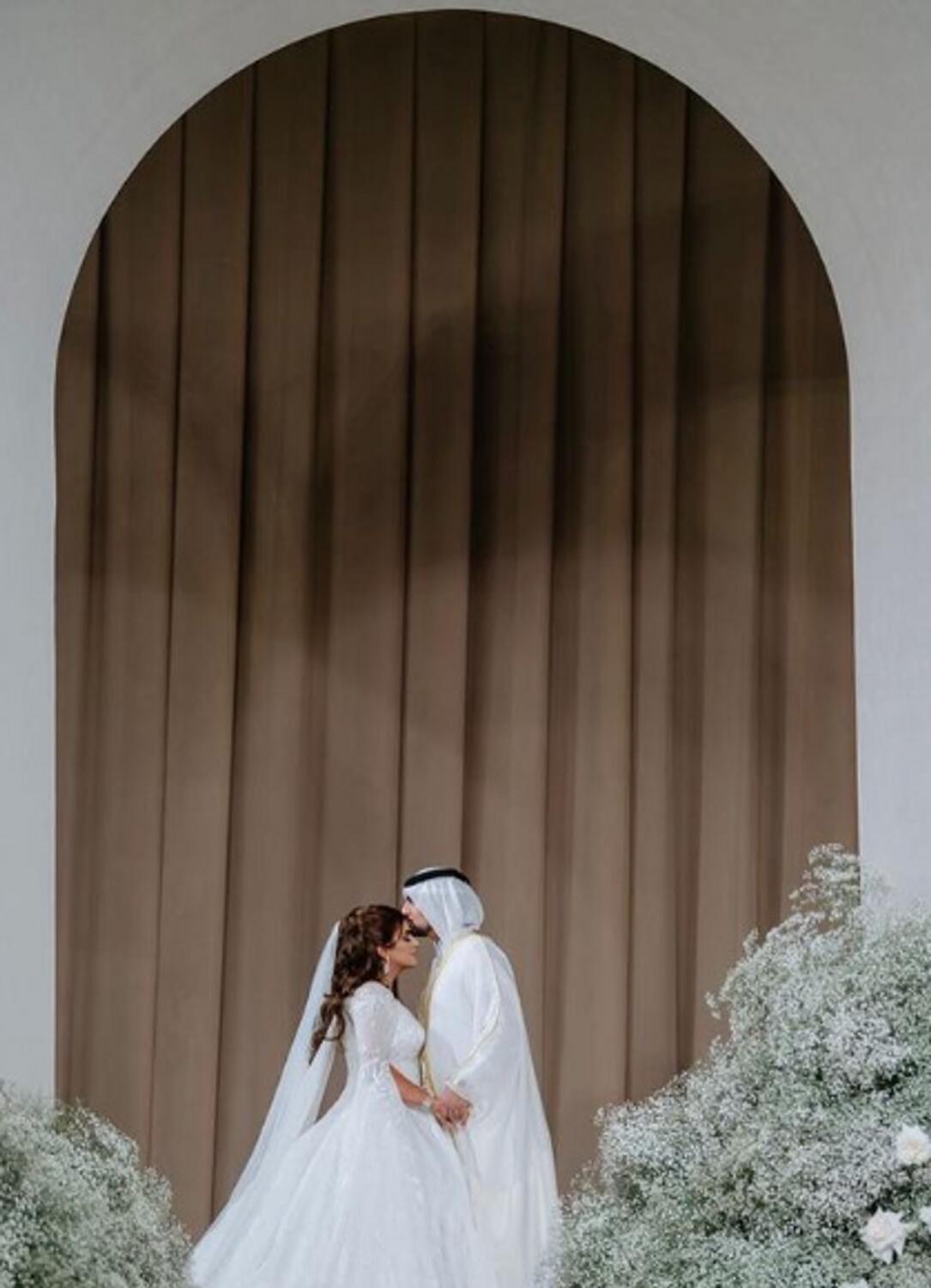 Đám cưới xa hoa của tỷ phú công nghệ và Công chúa Dubai: Váy đính kim cương, bánh cưới 7 tầng!- Ảnh 15.