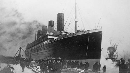 Tảng băng lớn nhất thế giới hướng tới khu vực xảy ra thảm kịch tàu Titanic - Ảnh 1.