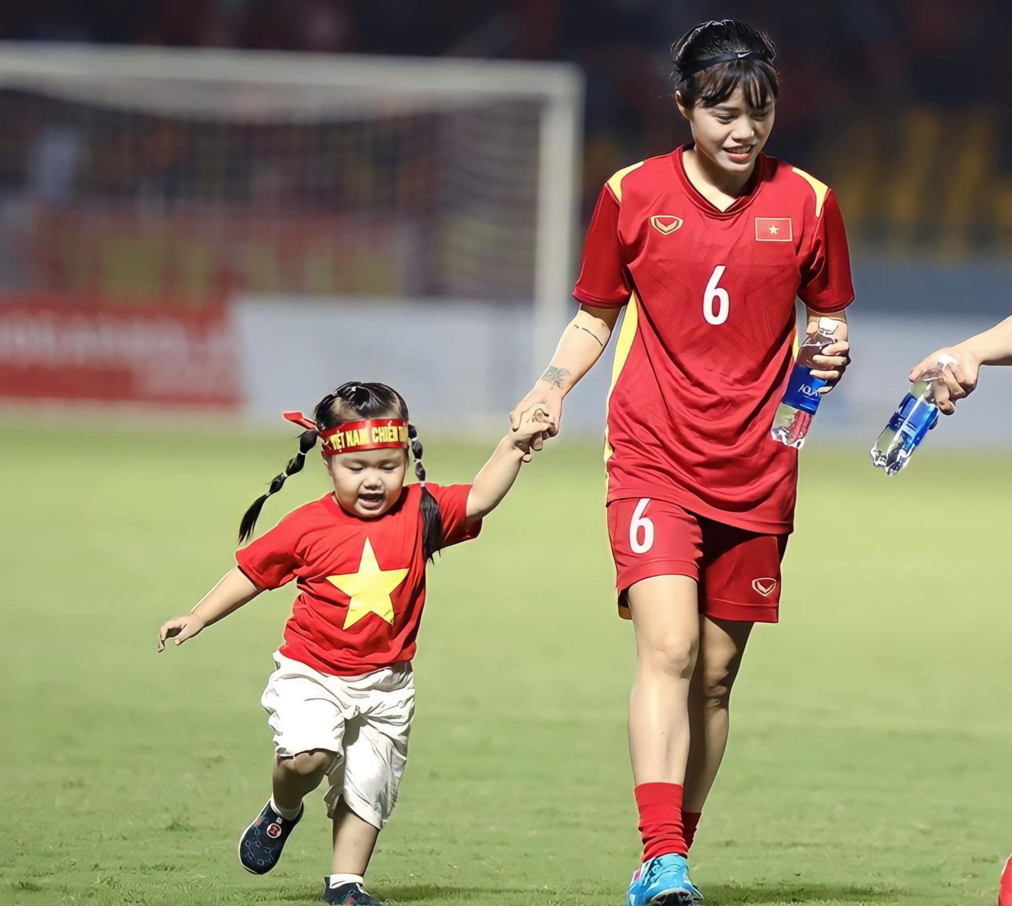 Cuộc sống hôn nhân sau 6 năm của cựu tuyển thủ U23 Việt Nam và 'đàn chị' đội tuyển nữ Việt Nam- Ảnh 8.