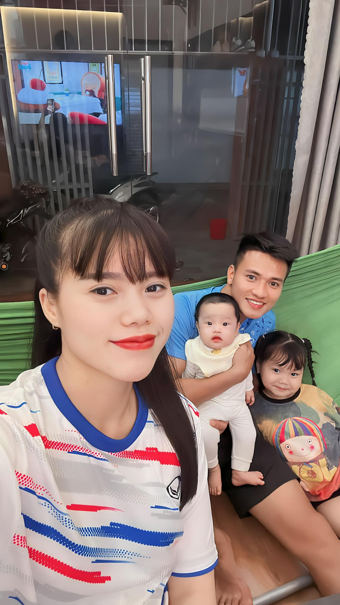 Cuộc sống hôn nhân sau 6 năm của cựu tuyển thủ U23 Việt Nam và 'đàn chị' đội tuyển nữ Việt Nam- Ảnh 7.