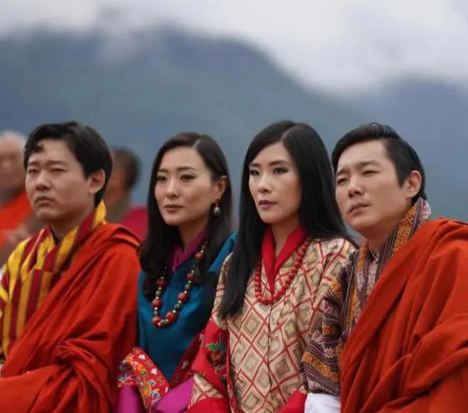 Nhị hoàng tử ít ai biết của Vương quốc Bhutan: Khí chất không kém nhà vua, chưa lập gia đình nhưng đã có con gái - Ảnh 1.