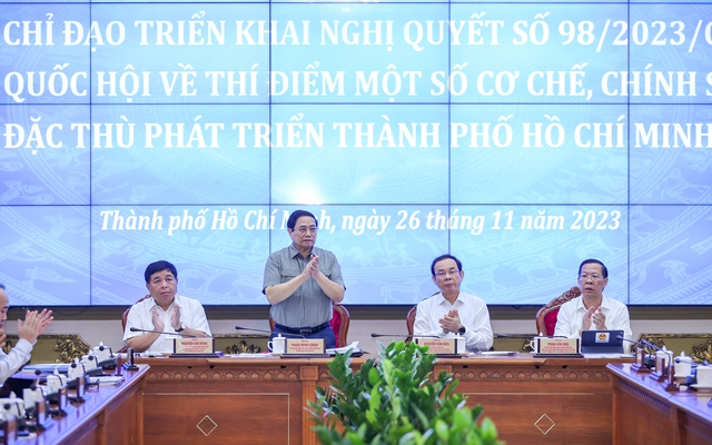 Thủ tướng chủ trì Hội nghị về thực hiện thí điểm cơ chế đặc thù phát triển TPHCM - Ảnh 2.