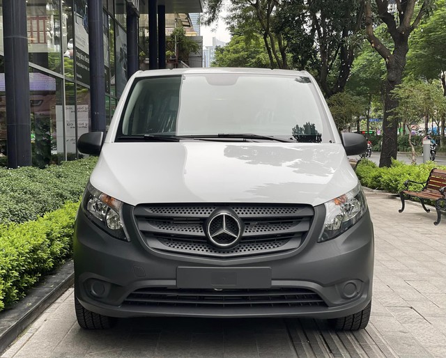 Mercedes-Benz Vito giảm giá còn hơn 1,6 tỷ tại Việt Nam: Dài gần ngang Maybach, dễ độ, cùng phân khúc Carnival - Ảnh 1.
