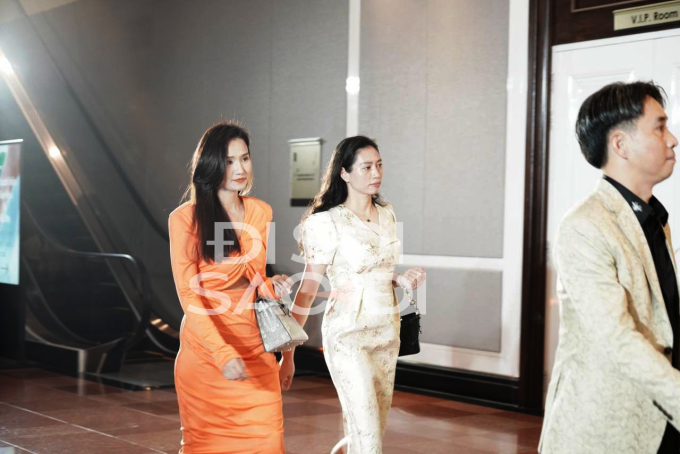 Dàn khách khủng đổ bộ đám cưới Văn Hậu - Hải My: Vợ chồng Shark Hưng giật spotlight, một người nổi tiếng mặc sai dresscode - Ảnh 2.
