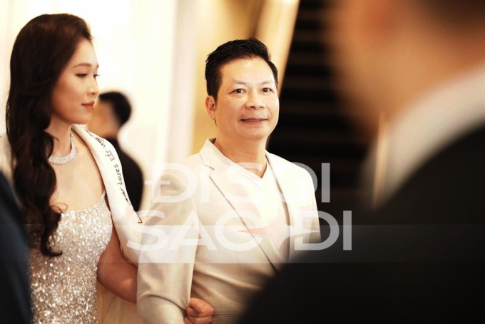 Dàn khách khủng đổ bộ đám cưới Văn Hậu - Hải My: Vợ chồng Shark Hưng giật spotlight, một người nổi tiếng mặc sai dresscode - Ảnh 9.