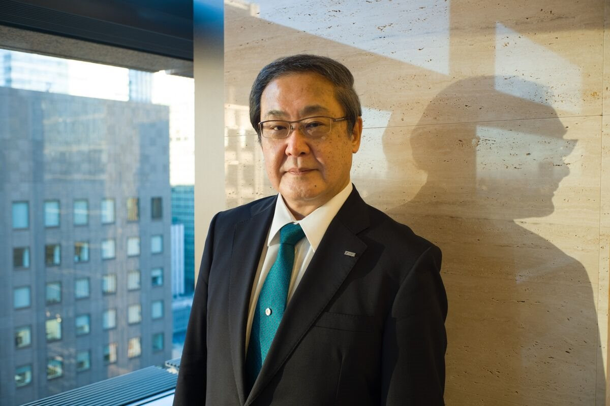 CEO gã khổng lồ ngân hàng Nhật Bản Sumitomo Mitsui qua đời ở tuổi 65 - Ảnh 1.