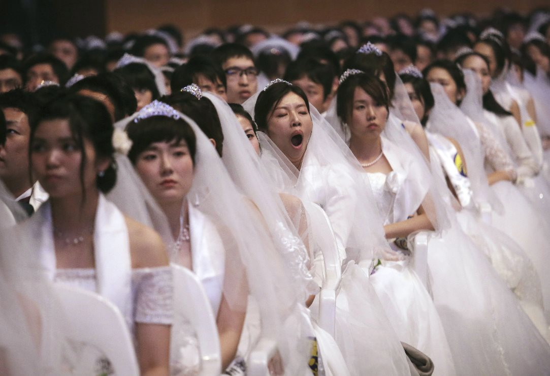Trung Quốc hối thúc những người sinh năm 2000 nhanh chóng kết hôn - Ảnh 2.