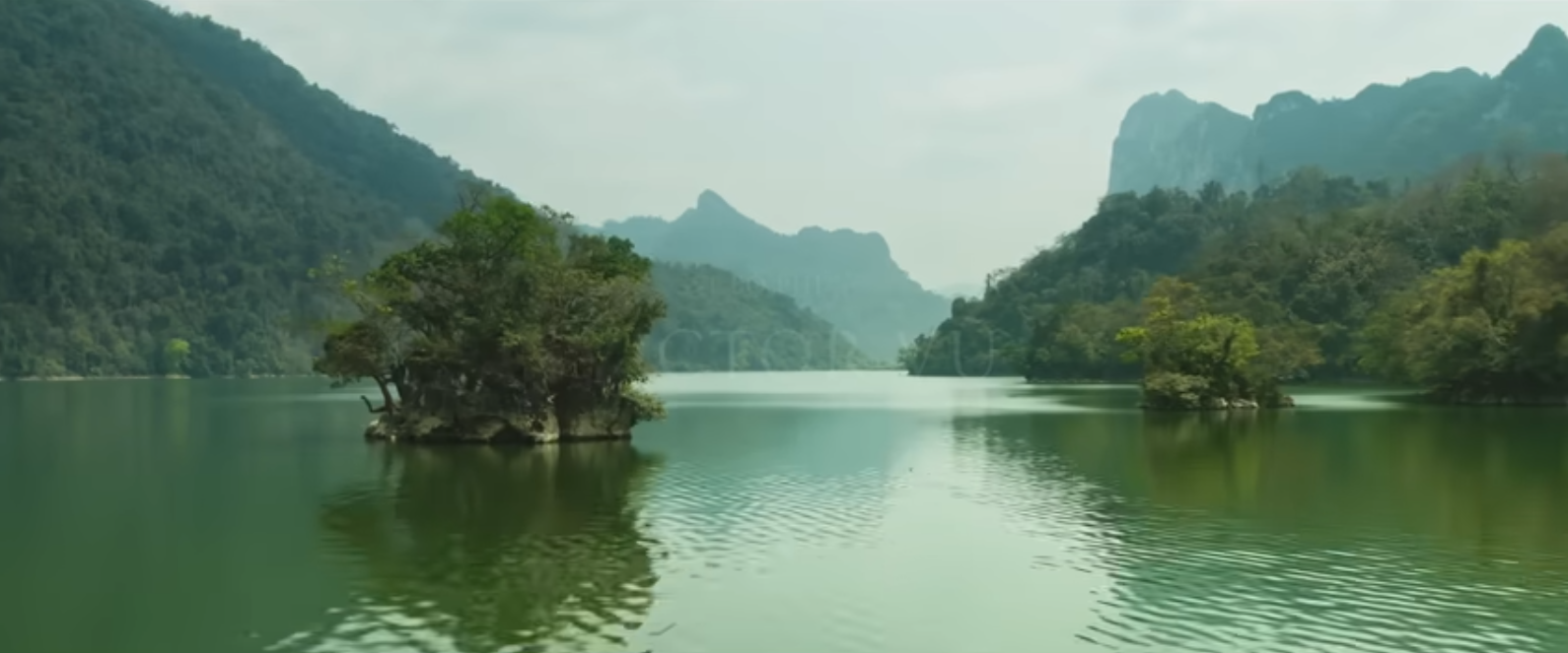 Địa điểm mở đầu phim Quang Thắng đóng, ngay gần Hà Nội, được mệnh danh là viên ngọc bích của núi rừng - Ảnh 2.