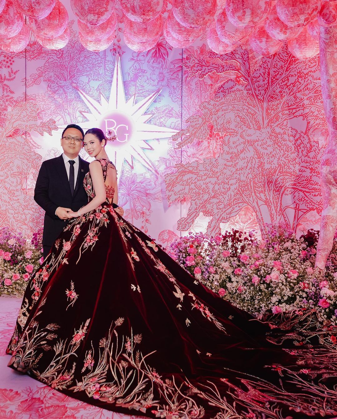 Con trai cựu chủ tịch AirAsia kết hôn với ái nữ "trùm bất động sản": Chi tới 117 tỷ, tặng quà khách mời toàn Hermes- Ảnh 4.