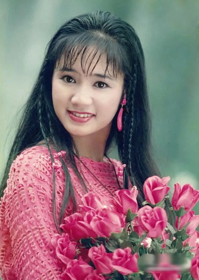 Showbiz Việt có 1 mỹ nhân được ngợi ca sở hữu nhan sắc là "khuôn vàng thước ngọc", giờ 54 tuổi vẫn cực đẹp- Ảnh 4.