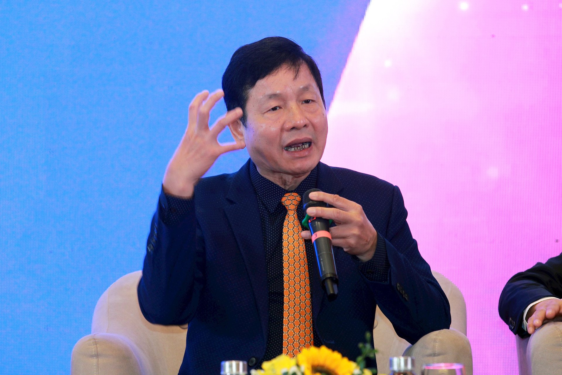 Chủ tịch FPT Trương Gia Bình : Doanh nhân phải trở thành người tốt đẹp nhất trong xã hội Việt Nam - Ảnh 2.