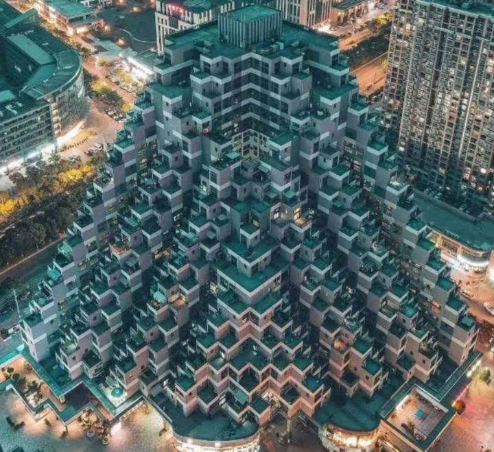 Tòa chung cư độc lạ hình kim tự tháp ở Trung Quốc - Ảnh 4.