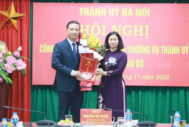 Thành ủy Hà Nội triển khai quyết định điều động, bổ nhiệm Bí thư Quận ủy quận Hoàng Mai - Ảnh 1.