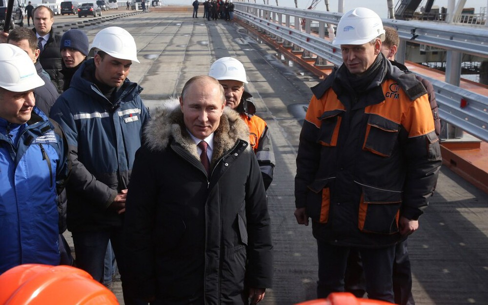 Nga, Trung Quốc lên tiếng về thông tin Bắc Kinh giúp Moscow xây đường hầm dưới biển ở Crimea - Ảnh 2.